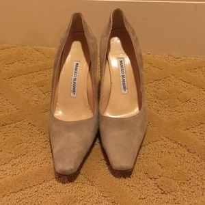 MANOLO BLAHNIK suade pumps